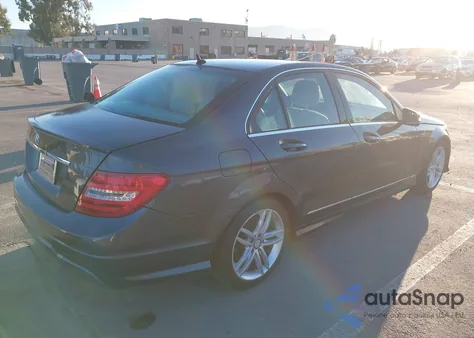 2013 Mercedes-Benz C 250 from USA, damaged, VIN WDDGF4HB4DA750002